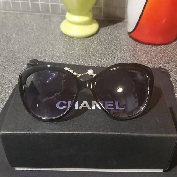 Chanel Sunglasses - Picture 5 of 16